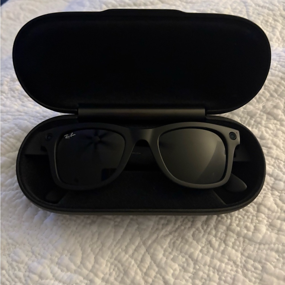Ray-Ban Meta AI Matte Black Sunglasses with Case